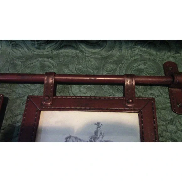 SOLD!!!Three Western-themed pictures on wrought-iron hanging rod - Picture 6 of 6